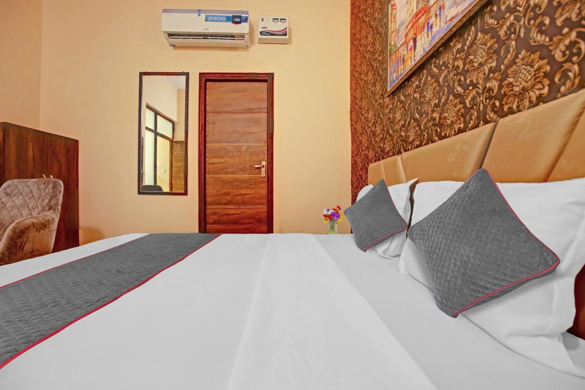 Townhouse Sky Hotel Ludhiana Buitenkant foto