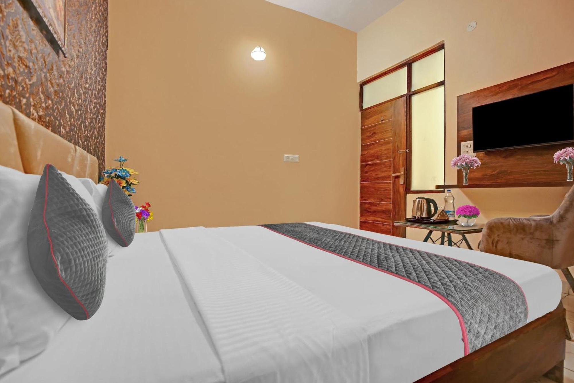Townhouse Sky Hotel Ludhiana Buitenkant foto
