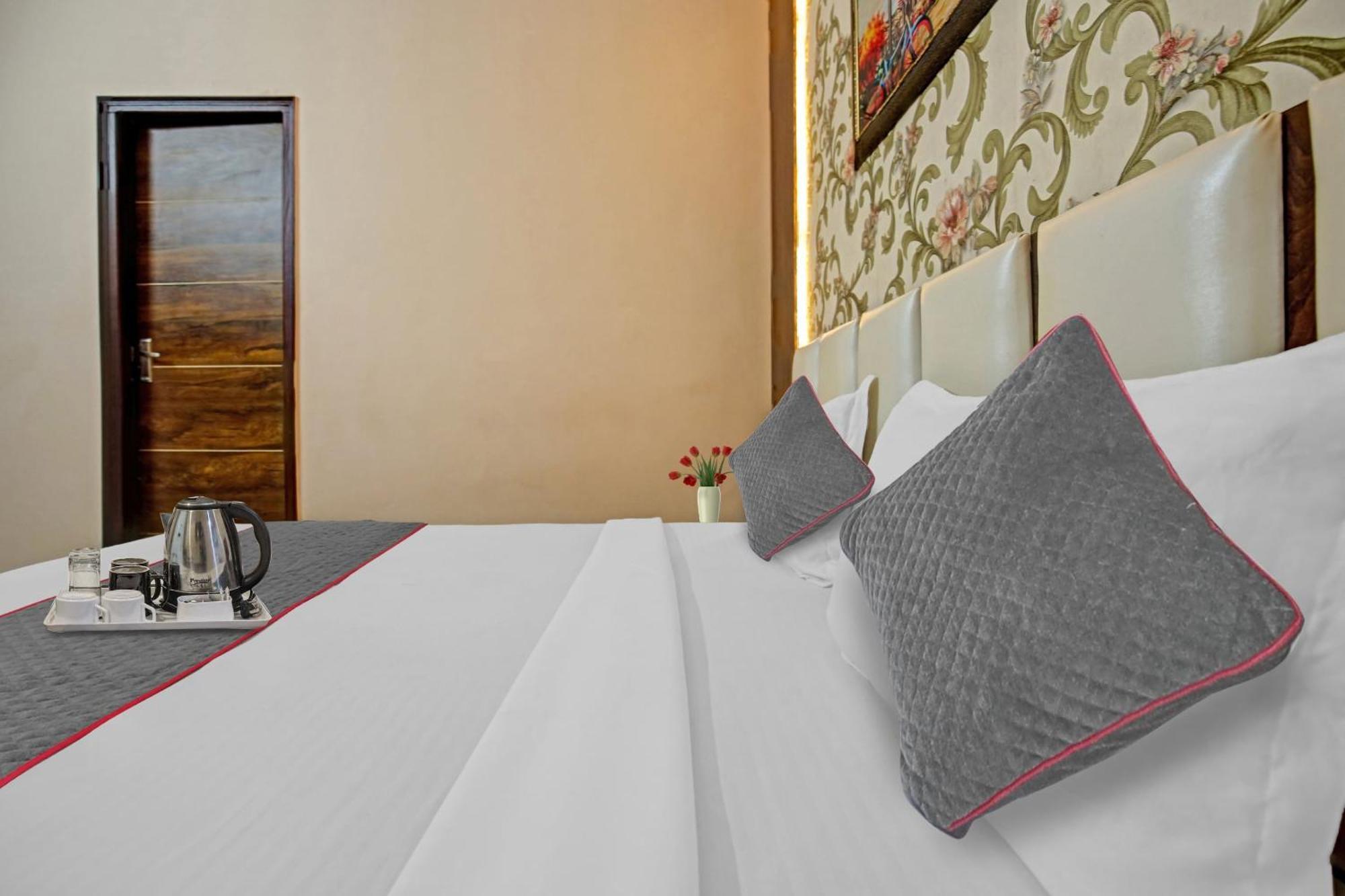 Townhouse Sky Hotel Ludhiana Buitenkant foto