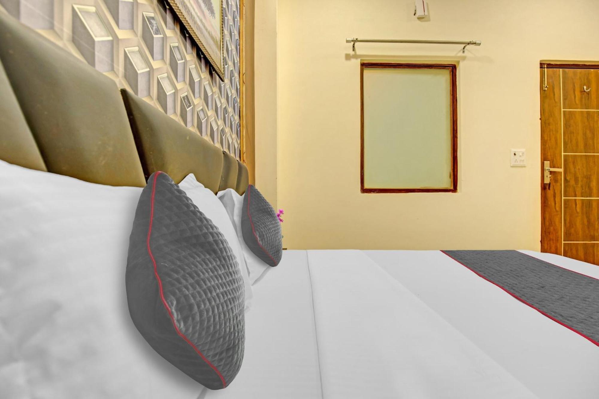 Townhouse Sky Hotel Ludhiana Buitenkant foto