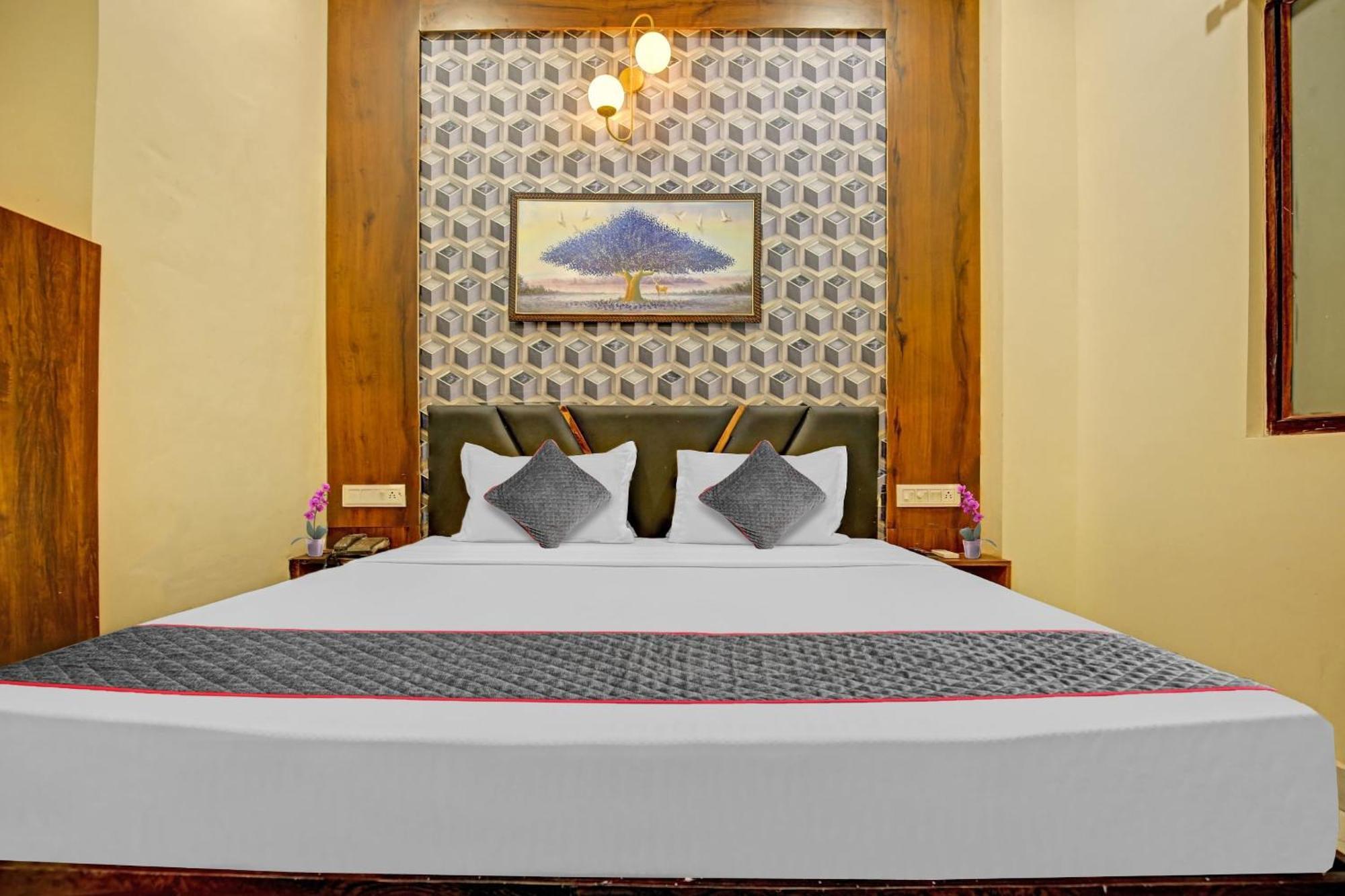 Townhouse Sky Hotel Ludhiana Buitenkant foto
